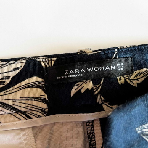 Zara Capri Pants like new, blue with red and cream patterns