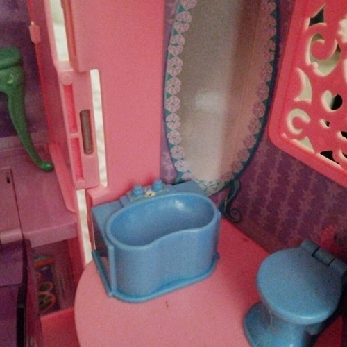 Barbie castle used from The princess and the rock star movie with figures