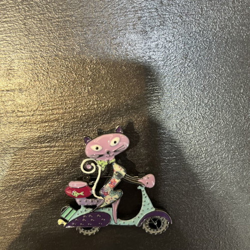 Cat on Scooter/Vespa enamel pin like new, colorful