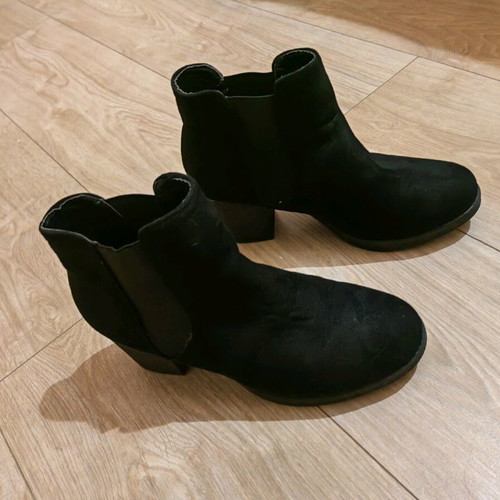 Suede ankle boots size 37 like new, black