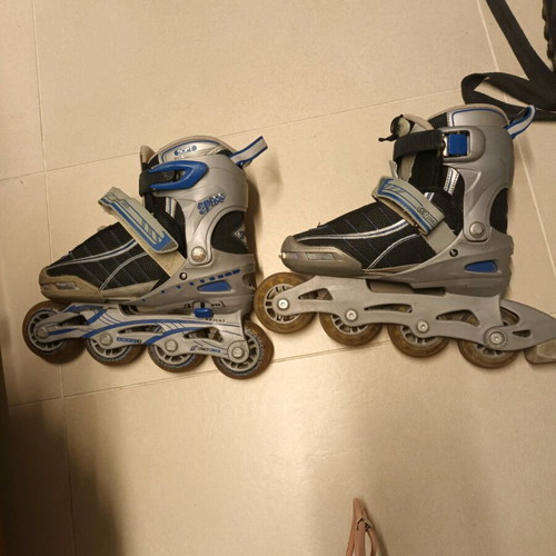 Roller skates like new, fits sizes 33 to 36