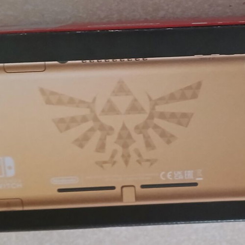 Nintendo Switch Lite Zelda box like new