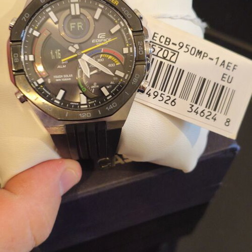 Casio ECB-950 Edifice watch like new with Bluetooth and tough solar