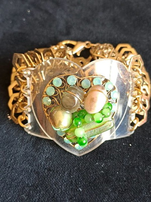 Italian bracelet new with thick gold chain and plexiglass details