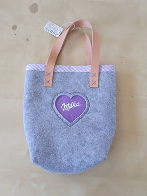Milka филцова чанта с кожени дръжки нова, сива