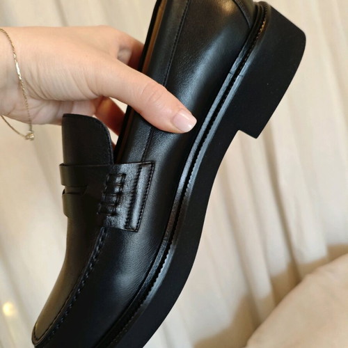 Doucal's leather loafers brand new with tags, size 40, black