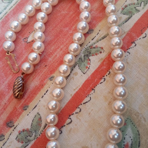 Pearl choker necklace vintage style, like new