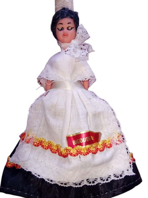 Vintage doll souvenir from Bigouden used with traditional costume