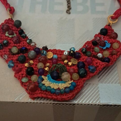 Handmade knitted necklace like new, multicolored