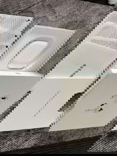 AirPods 3rd generation (MagSafe charging case)
