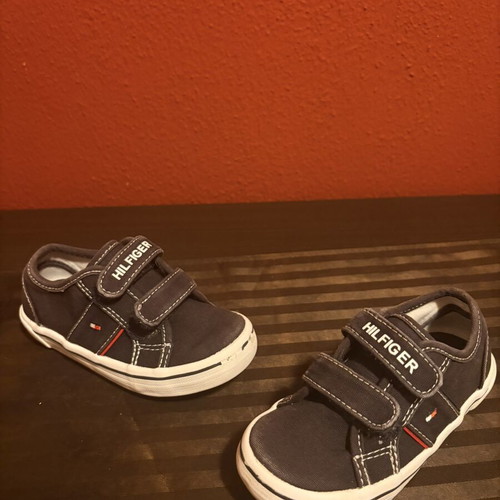 Tommy Hilfiger and Nike kids' sneakers used, sizes 24 and 23.5