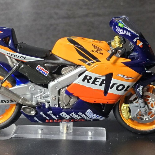 MotoGP Honda RC211V 2004 Alex Barros model 1:24 like new