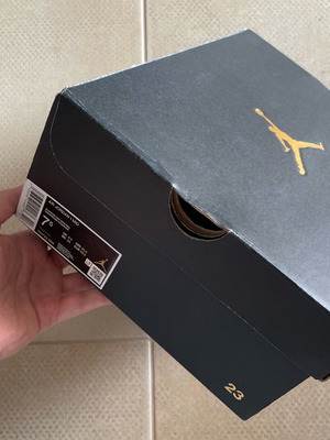 Jordan 1 Chicago Black Toe like new, size 40.5