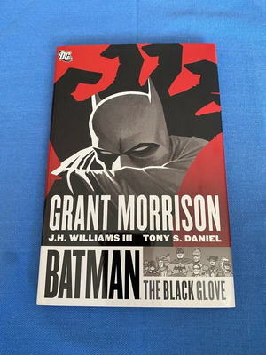 Batman The Black Glove like new, Grant Morrison