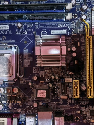 Motherboard with Intel Duo Core E7400 CPU, 4GB RAM and stock cooler used
