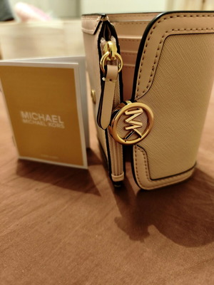 Michael Kors Leida Medium Bifold Wallet, powder blush