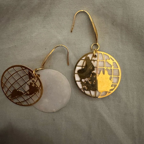 Earrings new gold color with Aquarius design and iridescent base