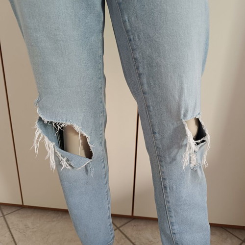 Gap women's high-waisted slim blue jeans with knee rips like new