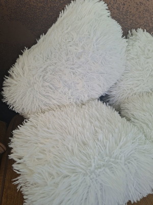 Fluffy decorative pillows like new, set of 4, 35 and 30 cm