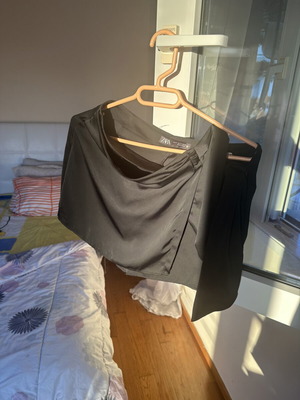 Zara skirt-shorts medium black satin like new