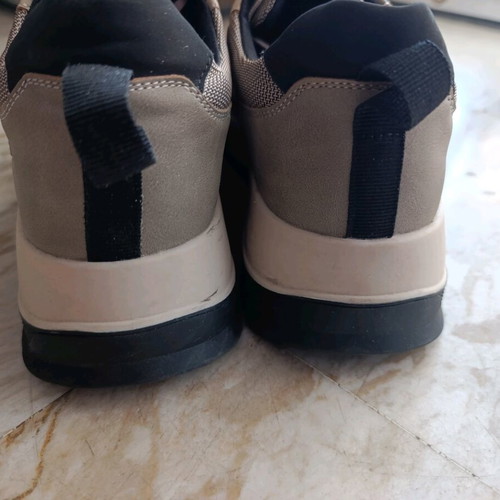 Seven women's sneakers size 39 like new, beige and black
