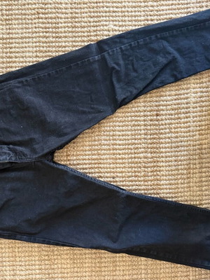 Levi’s pants black denim like new, size M