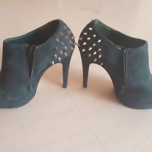 Small heel suede ankle boots