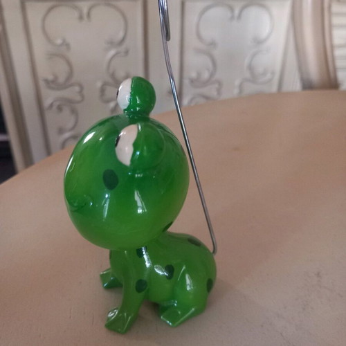 Decorative frog used with spring on head