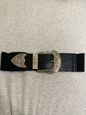 Elastic belt with large gold buckle like new, adjustable size 70