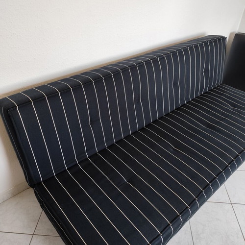 Striped sofa bed like new, 110x190 cm, easy opening, black matte legs