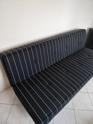 Striped sofa bed like new, 110x190 cm, easy opening, black matte legs