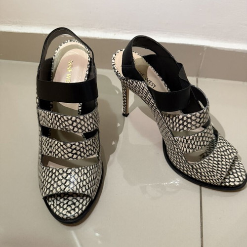 Nine West snakeskin pattern sandals size 41 like new