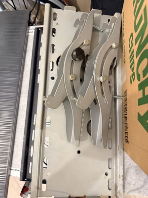 TV Mount for up to 55 Inches like new, heavy duty with tilt