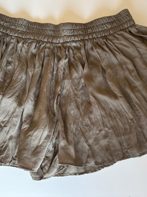 Zara khaki shorts used, size M, with pockets