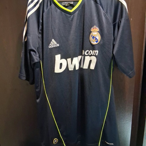 Real Madrid Away Jersey like new, size Medium