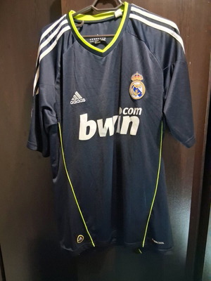 Real Madrid Away Jersey like new, size Medium