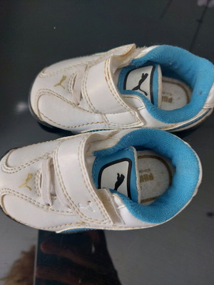 Puma athletic shoes for boys like new, size 21
