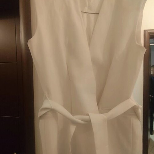 White Zara vest with belt like new, size L