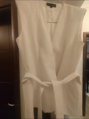 White Zara vest with belt like new, size L