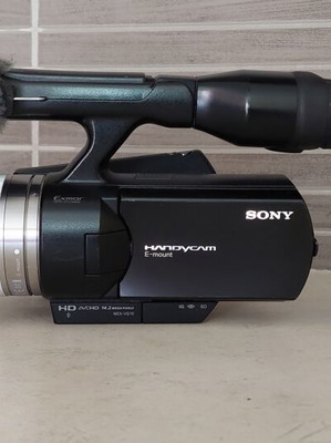 Sony NEX VG10 Video Camera like new with 2 lenses and APS-C sensor