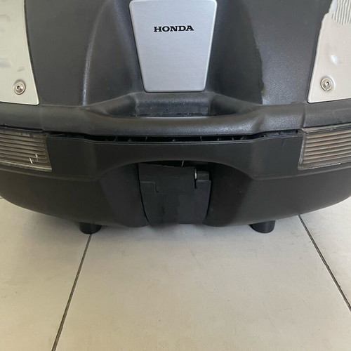 Honda motorcycle top case 50 lt used, fits two helmets