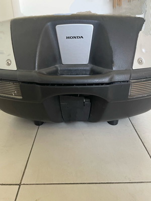 Honda motorcycle top case 50 lt used, fits two helmets