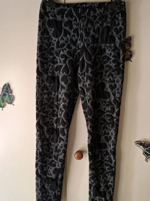 Women's leggings with heart pattern like new, sizes S/M, black and gray