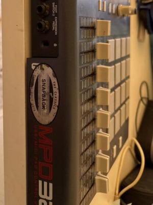 Akai MPD32 MIDI controller