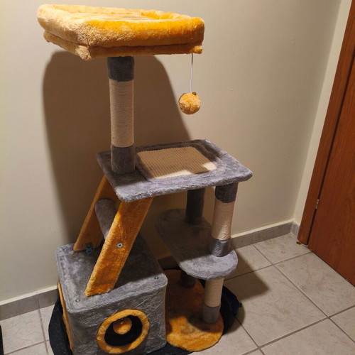 Cat Tree Scratching Post like new