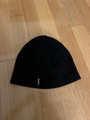 Wed'ze sports hat like new, black, one size