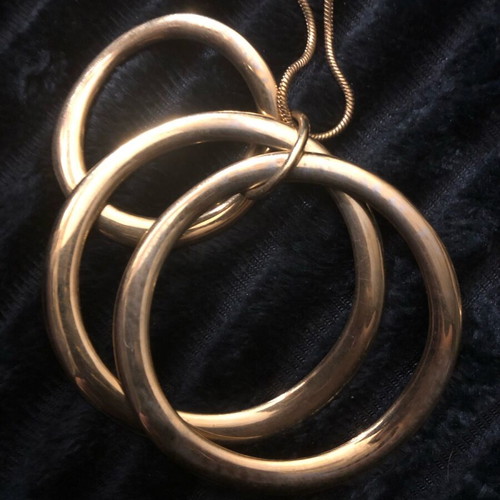 Necklace with three gold concentric rings like new