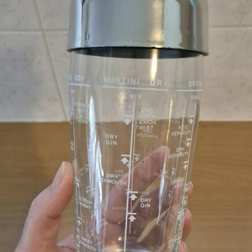 Shaker για cocktails σαν καινούργιο με μεζούρες και οδηγίες