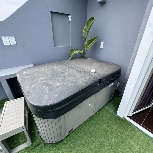 Two-Seater Spa Hydro Massage used from Barella Ermis Spa