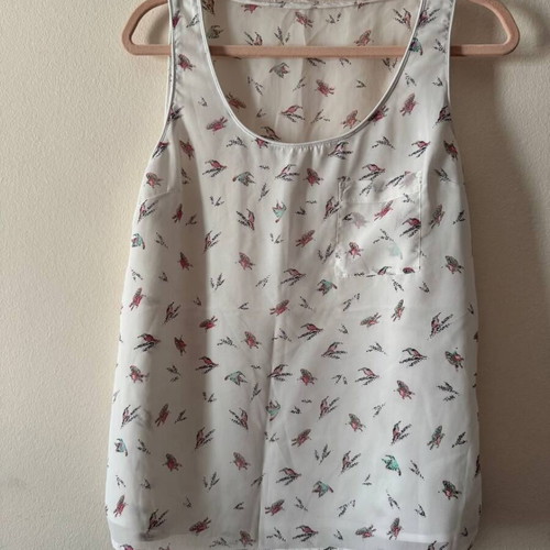 White bird print sleeveless blouse like new